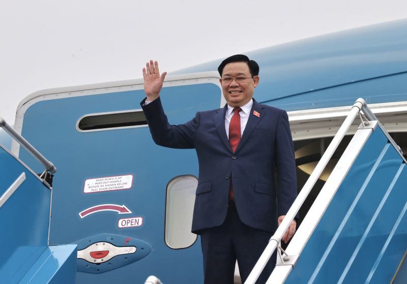 Chủ tịch Quốc hội Vương Đình Huệ kết thúc tốt đẹp chuyến công tác tại Lào và Thái Lan. Ảnh: Doãn Tấn