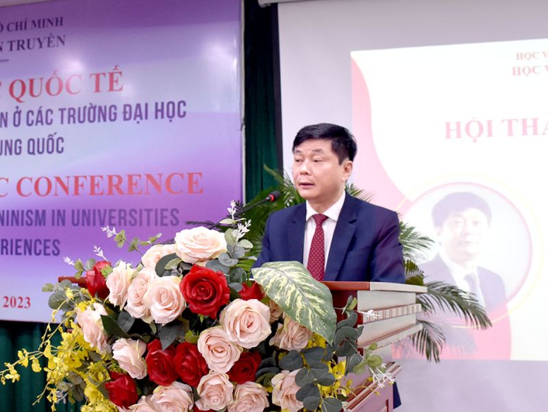PGS, TS. Phạm Minh Sơn, Giám đốc Học viện Báo chí và Tuyên truyền phát biểu đề dẫn Hội thảo