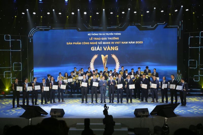 Các doanh nghiệp đoạt Giải thưởng sản phẩm công nghệ số Make in Viet Nam năm 2023.