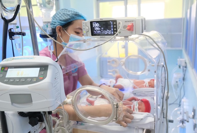 Trẻ sơ sinh chào đời tại Bệnh viện Hùng Vương