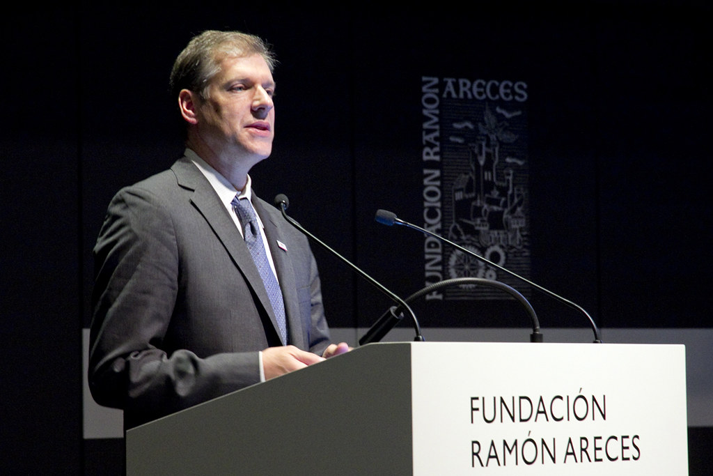 GS. Daniel Kammen thuyết trình tại Quỹ Ramón Areces với chủ đề 'Khoa học và Chính trị của Năng lượng Bền vững' (Ảnh: Fundación Ramón Areces)