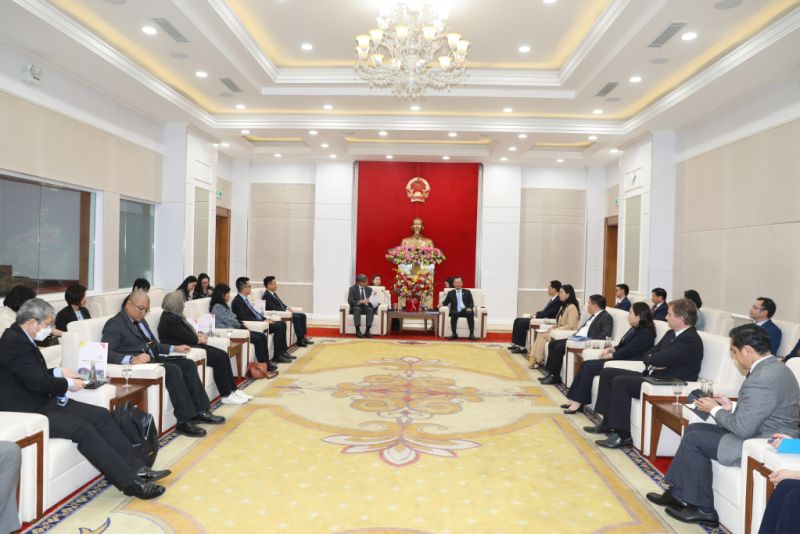 Quang cảnh buổi làm việc.