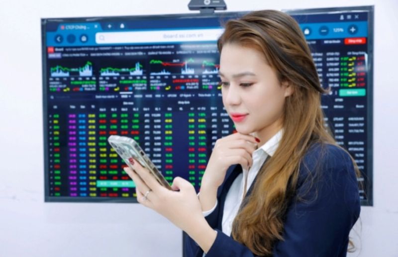 VN-Index tiếp tục nhích nhẹ, POM tăng kịch trần 03 phiên liên tiếp