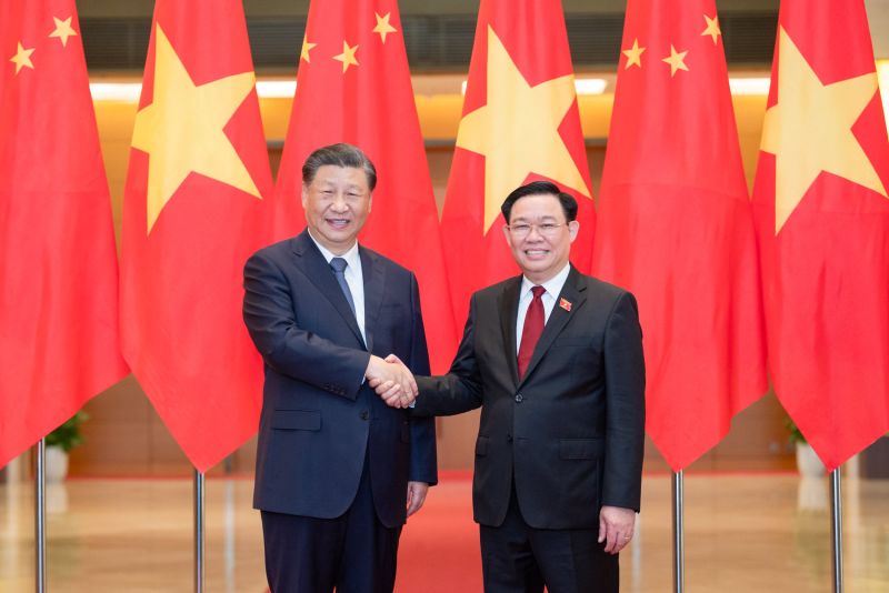 Chủ tịch Quốc hội Vương Đình Huệ và Tổng Bí thư Ban Chấp hành Trung ương Đảng Cộng sản Trung Quốc, Chủ tịch nước Cộng hòa Nhân dân Trung Hoa Tập Cận Bình.