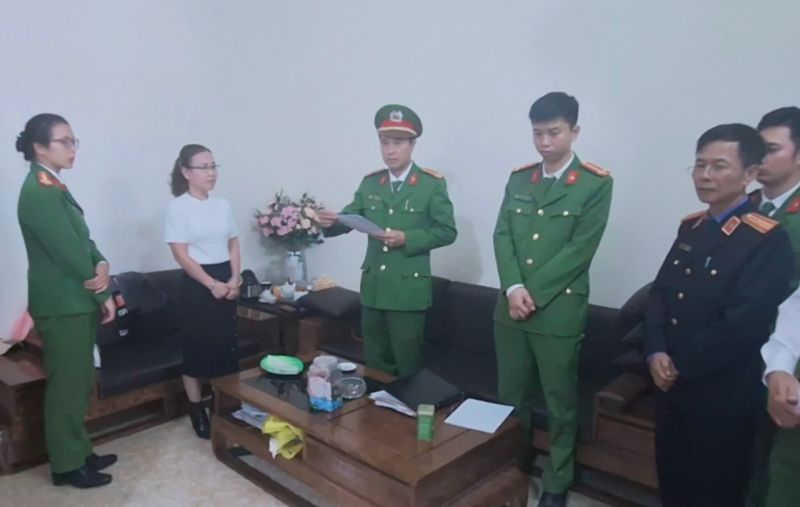Thi hành lệnh bắt tạm giam đối tượng Nguyễn Thị Xuyến