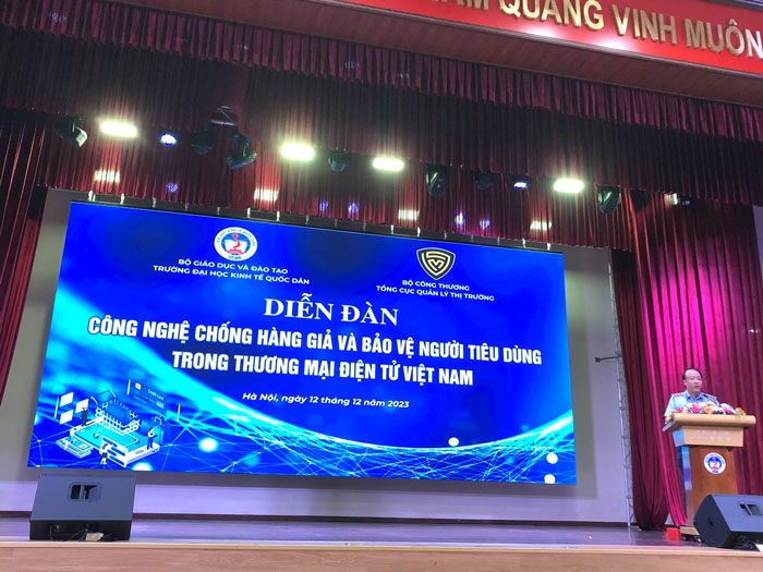 Ông Trần Hữu Linh, Tổng cục trưởng Tổng cục Quản lý thị trường phát biểu tại Diễn đàn công nghệ chống giả và bảo vệ người tiêu dùng trong thương mại điện tử Việt Nam tổ chức ngày 12/12/2023