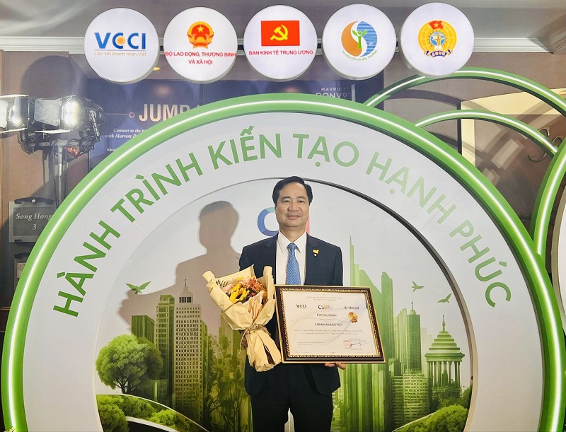 Ông Nguyễn Xuân Việt - thành viên Hội đồng Quản trị Tập đoàn Bảo Việt tại Lễ công bố