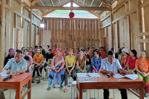 Câu lạc bộ “Nói không với tảo hôn” của đồng bào dân tộc thiểu số xã Cốc Lầu, huyện Bắc Hà, tỉnh Lào Cai. Ảnh 