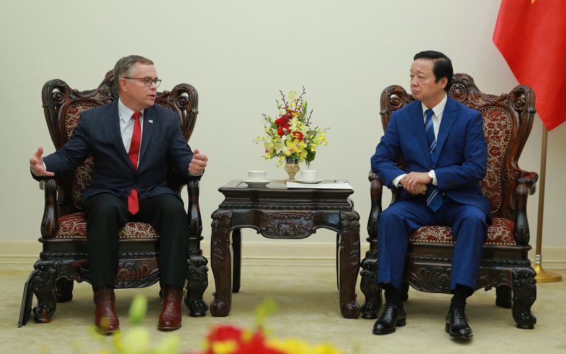 Phó Thủ tướng Trần Hồng Hà đề nghị tập đoàn Dell nghiên cứu các giải pháp để gia tăng tỉ lệ nội địa hoá, cũng như giá trị đóng góp của doanh nghiệp, nguồn nhân lực Việt Nam trong hệ sinh thái đầu tư, chiến lược phát triển toàn cầu của tập đoàn - Ảnh: VGP/Minh Khôi
