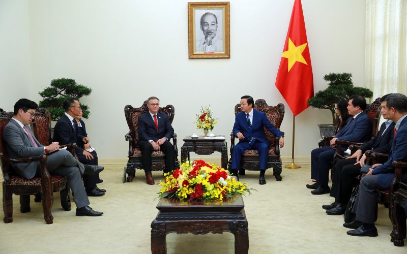 Phó Thủ tướng Trần Hồng Hà mong muốn Tập đoàn Dell sẽ tham gia tích cực vào quá trình chuyển đổi số của Việt Nam - Ảnh: VGP/Minh Khôi