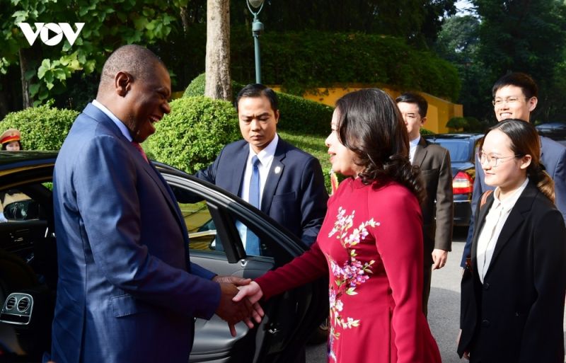 Phó Chủ tịch nước Võ Thị Ánh Xuân đã chủ trì lễ đón chính thức Phó Tổng thống Nam Phi Paul Mashatile cùng Phu nhân và đoàn đại biểu cấp cao Nam Phi sang thăm và làm việc tại Việt Nam.