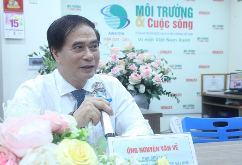 Ông Nguyễn Văn Vẻ - Phó Chủ tịch Hội Nước sạch và Môi trường Việt Nam chia sẻ tại buổi Tọa dàm