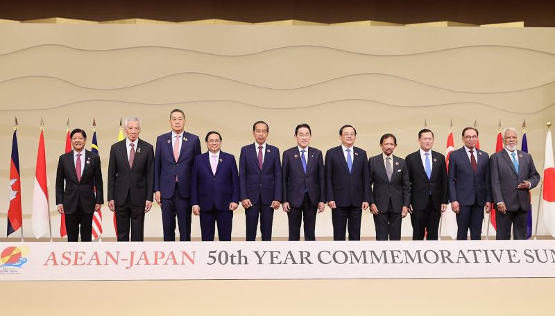 Kết thúc Hội nghị, các Lãnh đạo ASEAN và Nhật Bản đã nhất trí thông qua "Tuyên bố Tầm nhìn về Quan hệ Hữu nghị và Hợp tác ASEAN-Nhật Bản: Đối tác tin cậy" và "Kế hoạch triển khai Tuyên bố tầm nhìn" - Ảnh: VGP/Nhật Bản