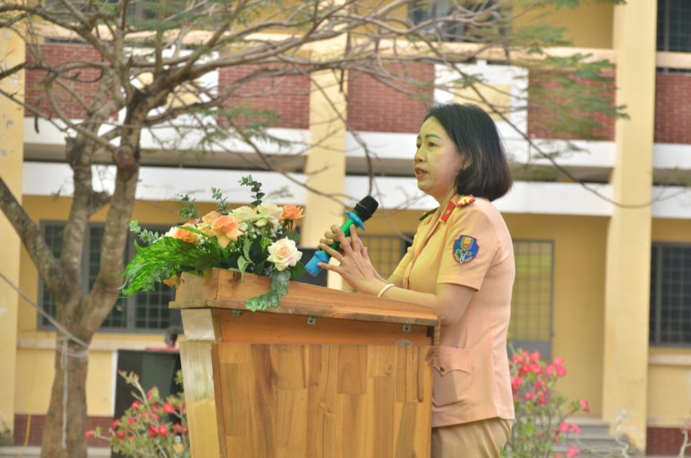 Thượng tá Nguyễn Thị Hạnh – Phó trưởng phòng CSGT, công an tỉnh Tây Ninh phát biểu