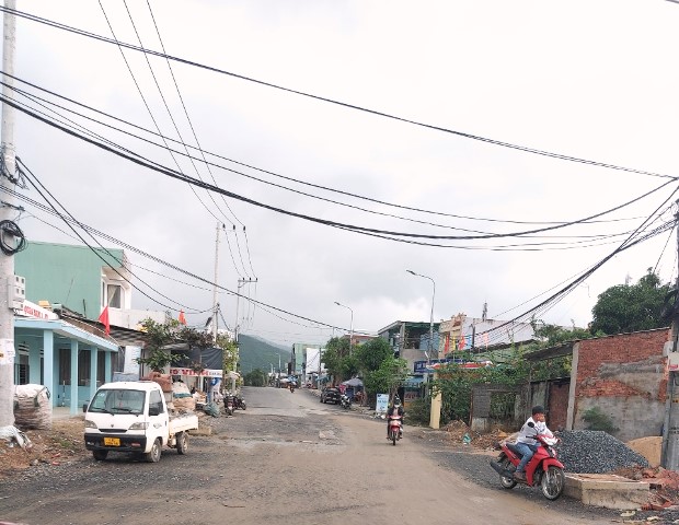 Ông Nguyễn Minh Huy, Giám đốc Ban Quản lý dự án đầu tư xây dựng các công trình giao thông TP.Đà Nẵng (BQL) cho biết, đến nay cơ bản tất cả các hộ dân đã thống nhất ký biên bản bàn giao mặt bằng trên toàn tuyến