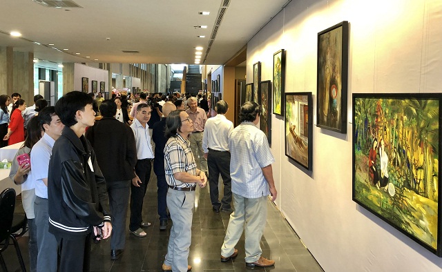 Đ&ocirc;ng đảo quan kh&aacute;ch, người y&ecirc;u nghệ thuật tham quan Triển l&atilde;m