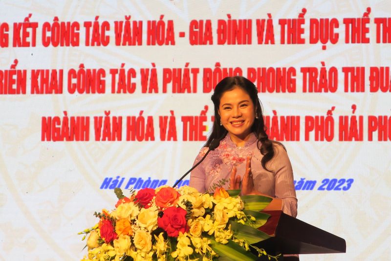 Đồng chí Trần Thị Hoàng Mai, Giám đốc Sở Văn hóa và Thể thao phát động Phong trào thi đua năm 2024.