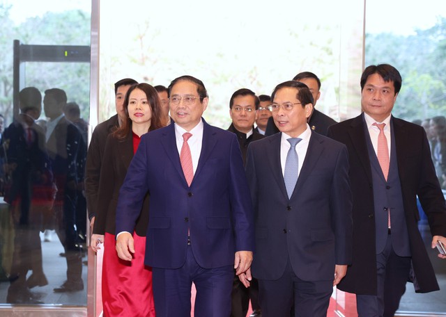 Thủ tướng Phạm Minh Chính dự Phiên họp toàn thể về ngoại giao kinh tế phục vụ phát triển đất nước - Ảnh: VGP/Nhật Bắc