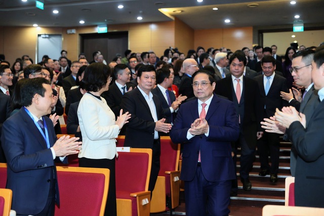 Phiên họp toàn thể về ngoại giao kinh tế phục vụ phát triển đất nước được tổ chức trong khuôn khổ Hội nghị Ngoại giao lần thứ 32 - Ảnh: VGP/Nhật Bắc