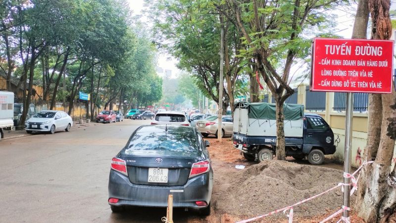 Vĩnh Phúc: “nhếch nhác” hàng quán trước cổng bệnh viện Đa Khoa