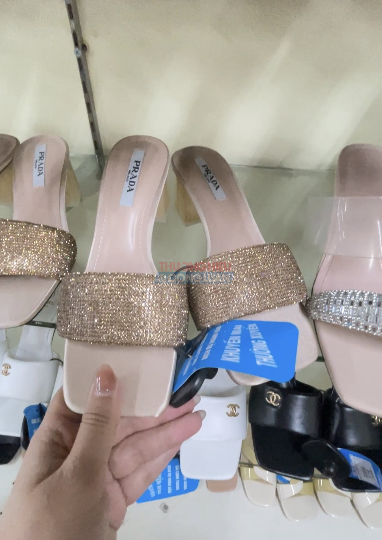 Giày dép nhái, thương hiệu không rõ ràng tại siêu thị Từ Sơn Bắc Ninh