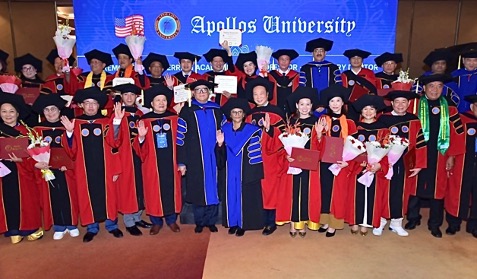 Các Giáo sư - Tiến sĩ được sắc phòng cùng với Doanh nhân Nguyễn Đình Thắng.