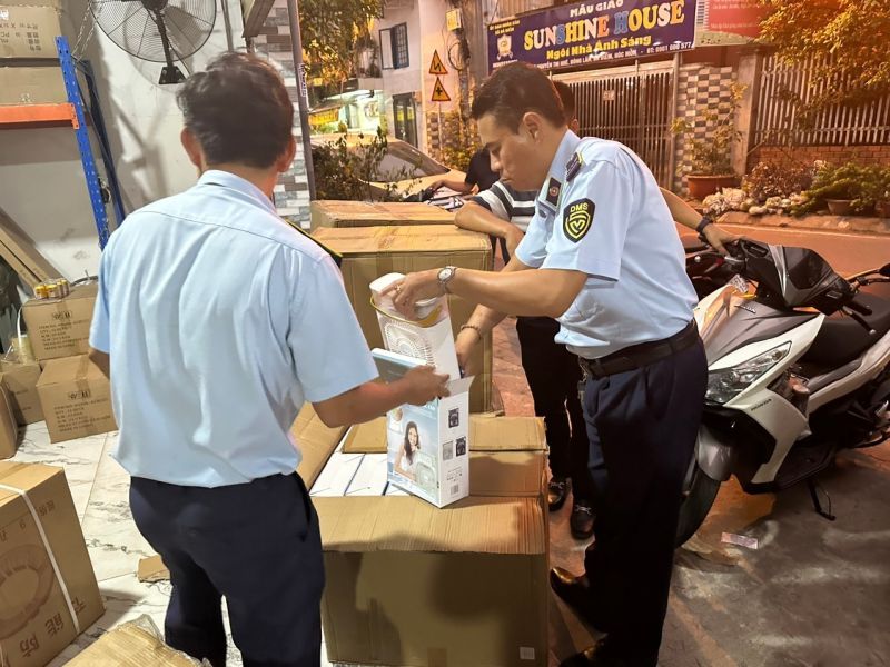 Tạm giữ hơn 3.000 sản phẩm hàng hóa nhập lậu