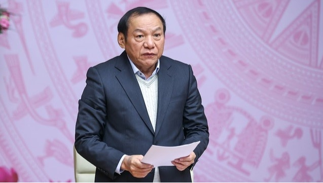 Bộ trưởng Bộ Văn hóa, Thể thao và Du lịch Nguyễn Văn Hùng báo cáo về thực tế phát triển của các ngành công nghiệp văn hóa.