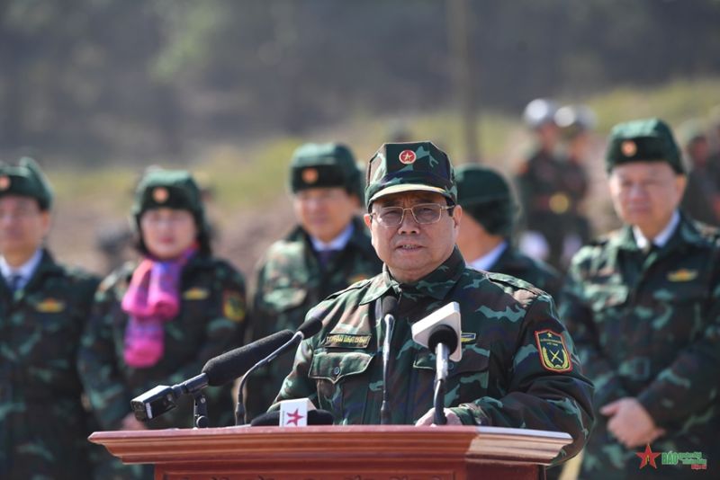 Thủ tướng Phạm Minh Chính phát biểu động viên cán bộ, chiến sĩ Quân đoàn 12 tham gia diễn tập.