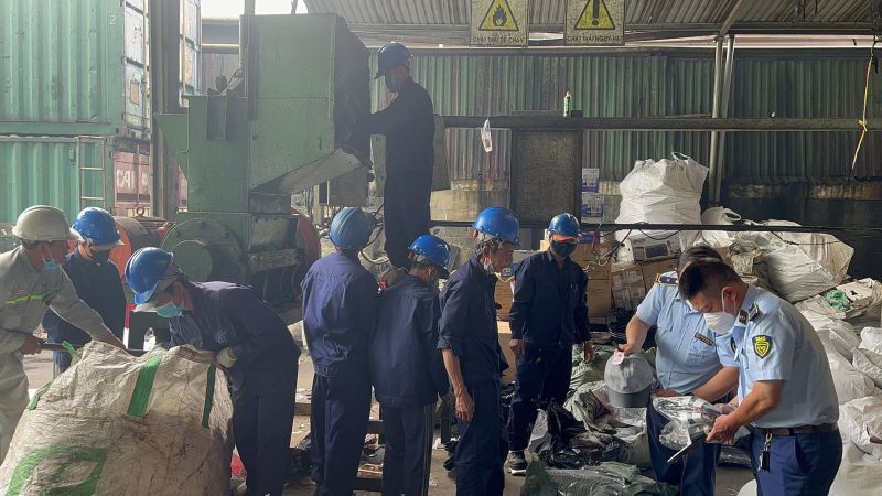 Cục Quản lý thị trường TP. Hồ Chí Minh tổ chức tiêu hủy gần 21.500 sản phẩm hàng hóa vi phạm