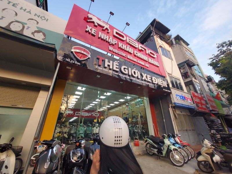 Xe máy điện “núp bóng” xe đạp điện bày bán tại chuỗi cửa hàng THẾ GIỚI XE ĐIỆN?
