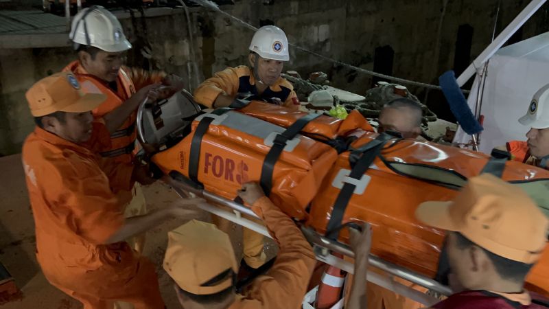 Lực lượng cứu nạn ứng cứu kịp thời 2 bệnh nhân trên Cù lao Chàm