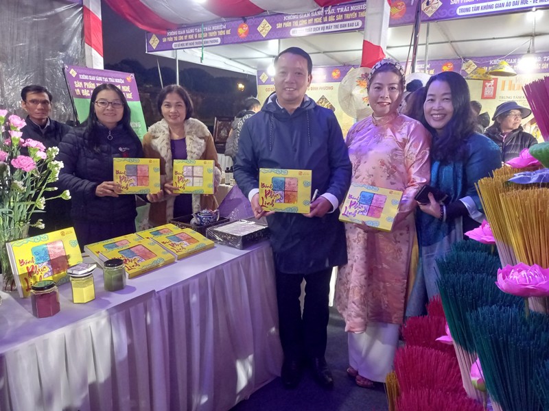 Hơn 5.000 lượt người đến tham quan, trải nghiệm “Không gian sáng tạo Thủ công Mỹ Nghệ, đặc sản Huế”