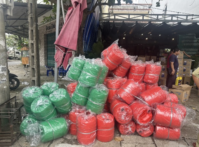 Phát hiện, xử lý trên 3.965 thùng/can dầu nhớt vi phạm