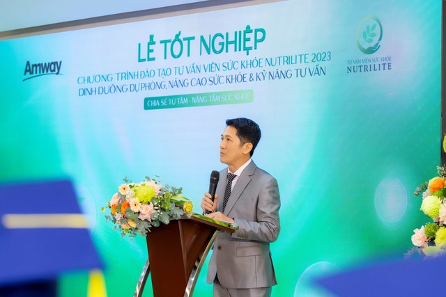 Ông Huỳnh Thiên Triều – Tổng Giám đốc Amway Việt Nam phát biểu tại buổi lễ.