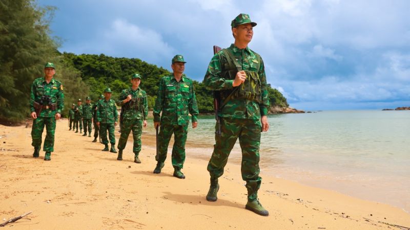 Đồn Biên phòng Đảo Trần tổ chức tuần tra bờ biển