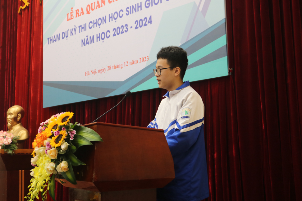 Đại diện cho các em học sinh tham dự kỳ thi HSG Quốc gia năm 2023-2024 phát biểu tại buổi lễ