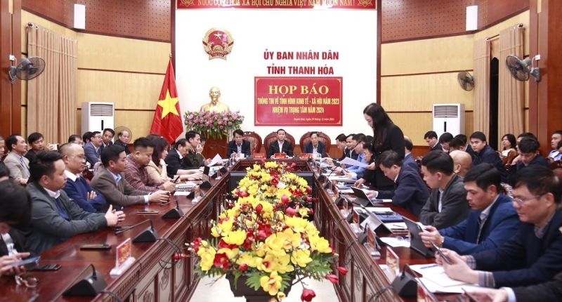 Toàn cảnh buổi họp báo thông tin về tình hình kinh tế xã hội tỉnh Thanh Hóa năm 2023 và nhiệm vụ trọng tâm năm 2024