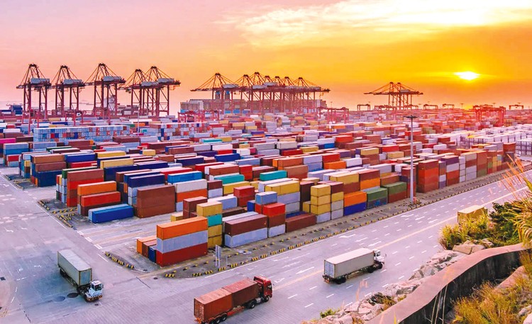 Được đánh giá là tâm điểm tăng trưởng khu vực, kinh tế Việt Nam năm 2024 gặp những thách thức gì?