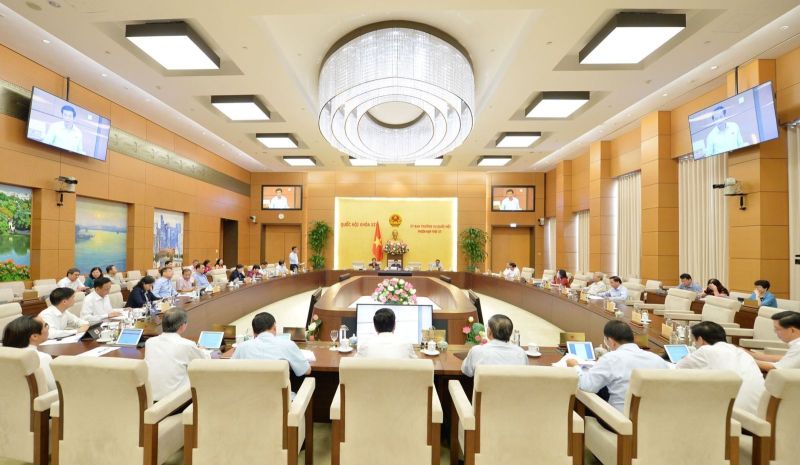 Ủy ban Thường vụ Quốc hội công bố 03 Nghị quyết