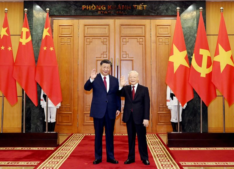 Tổng Bí thư Nguyễn Phú Trọng cùng Tổng Bí thư, Chủ tịch Trung Quốc Tập Cận Bình ngày 12/12/2023 tại Hà Nội. Ảnh: Như Ý