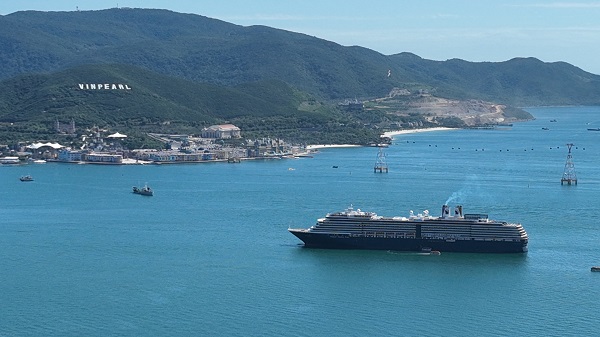 Tàu Westerdam tới vịnh Nha Trang sáng 31/12/2023