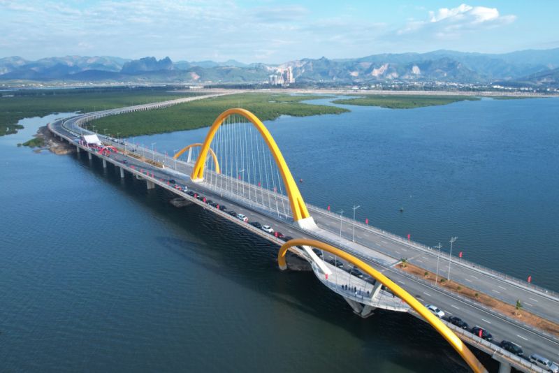 Cầu Bình Minh có tổng kinh phí đầu tư hơn 1.700 tỷ đồng từ ngân sách tỉnh.