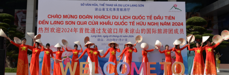 Tiết mục văn nghệ đặc sắc chào mừng đoàn khách Trung Quốc đầu tiên vào tham quan Việt Nam qua cửa khẩu Quốc tế Hữu Nghị năm 2024