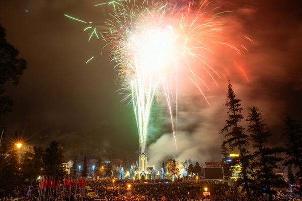 Đúng 0h00 ngày 1/1/2024, màn pháo hoa Chào năm mới chính thức bắt đầu