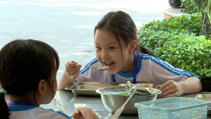 TP. Hồ Chí Minh kiểm tra công tác tổ chức bữa ăn bán trú