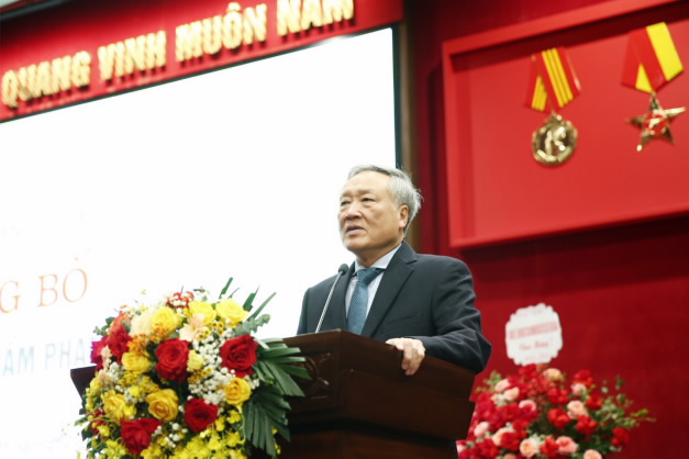 Đồng chí Chánh án TAND tối cao Nguyễn Hòa Bình phát biểu chúc mừng các đồng chí được bổ nhiệm Đồng chí Chánh án TAND tối cao Nguyễn Hòa Bình phát biểu chúc mừng các đồng chí được bổ nhiệm