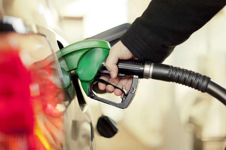 Giá xăng dầu thế giới duy trì đà tăng do lo ngại gián đoạn nguồn cung ((Ảnh: ThoughtCo)