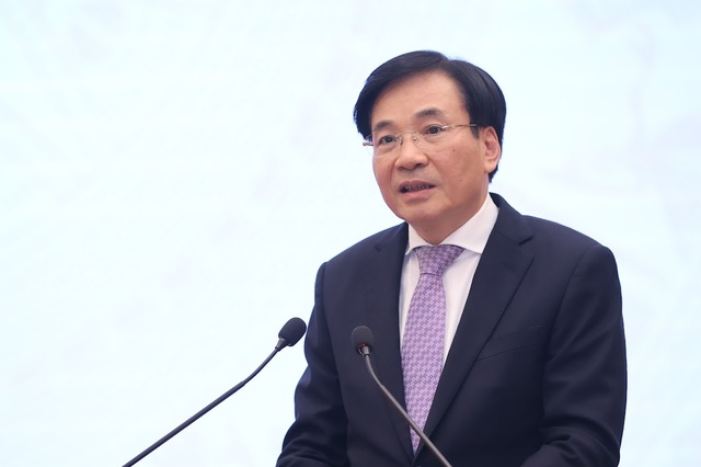 Bộ trưởng Trần Văn Sơn thông tin với báo chí về Hội nghị trực tuyến toàn quốc tổng kết công tác năm 2023, triển khai công tác năm 2024 của Chính phủ và chính quyền địa phương - Ảnh: VGP/Nhật Bắc