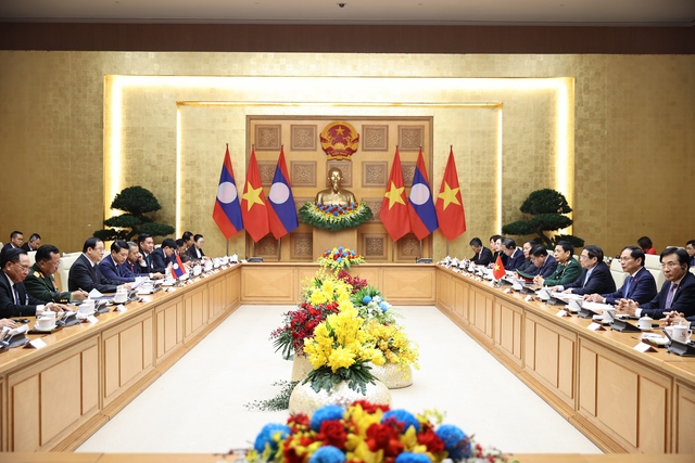 Thủ tướng Phạm Minh Chính và Thủ tướng Sonexay Siphandone tiến hành hội đàm - Ảnh: VGP/Nhật Bắc.